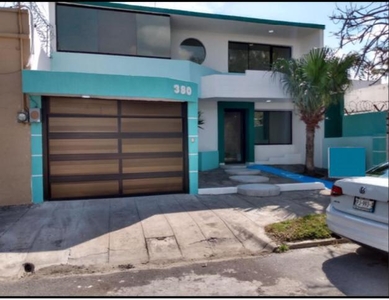 Doomos. Casa Habitación en RENTA ideal o para oficinas en calle Diaz Aragón, Veracruz