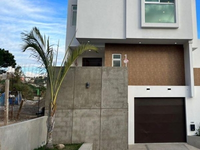Se vende casa de 3 recámaras en col. Buena Vista, Tijuana
