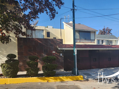 Casa En Venta En Fraccionamiento Privado, Col. Lomas De Las