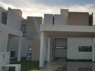 Casa En Venta En Privada Zensia Mod. D+ En Conkal