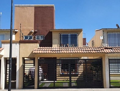 Casa en venta en Fraaccionamiento Las MIsiones Toluca sobre la calle principal