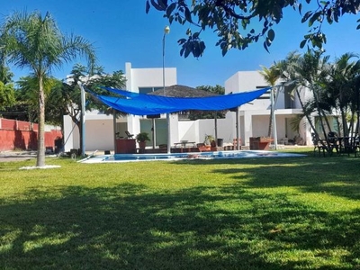 CASA EN PRIVADA CON ALBERCA EN MORELOS