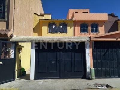 Casa en Venta en Fraccionamiento Sauces I,Toluca, Estado de México