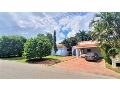 CASA EN VENTA EN MÉRIDA 3 REC. EN CLUB DE GOLF LA CEIBA $7,500,000 F-21120