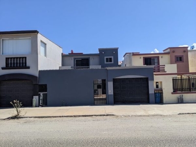 Casa en venta enfrente del mar con playa en Ensenada