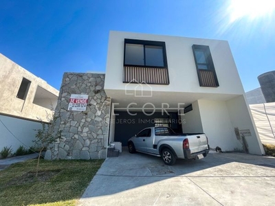 CASA EN VENTA, LOS ROBLES, ZAPOPAN