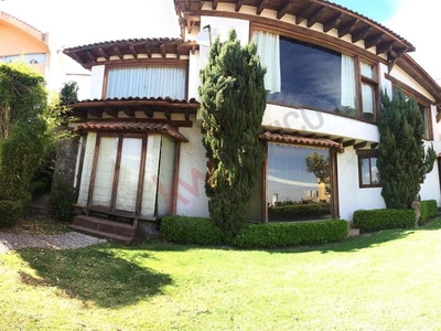 CASA VENTA EN PRIVADA BOSQUES PARA REMODELAR. FRENTE A PABELLON BOSQUES