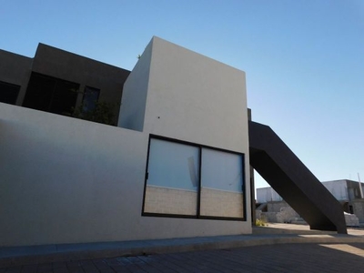 Estrena Casa Tipo Duplex en San Isidro Juriquilla, Planta Baja, Gran Ubicación