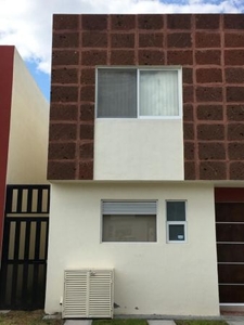 Oportunidad !! Linda Casa en El Refugio, Jardín, 3 Recamaras, 2.5 Baños..