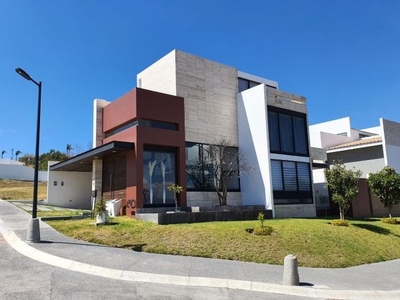 RESIDENCIA EN VENTA, EN ESQUINA,CON ROOF, GRAN RESERVA