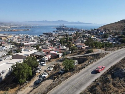 Terreno en venta, Ensenada, Col. Ignacio Altamirano, vista espectacular a la bahía y a la ciudad, libre de gravamen, con escrituras y todos los servicios.