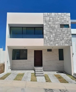 EN VENTA AMPLIA CASA EN VALLE IMPERIAL (COTO AUSTRIACO) ZAPOPAN