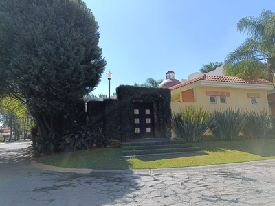 Terreno con pequeña construcción en Venta dentro de coto en Valle Real