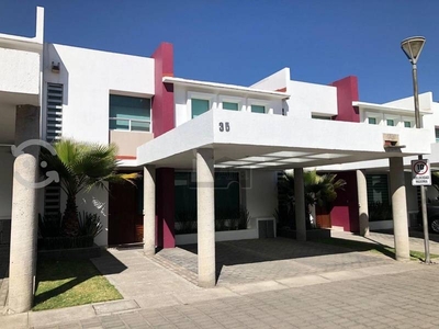 Casa en venta cercana a la UVM Metepec,