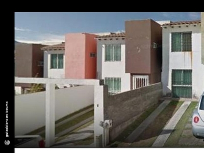 Doomos. Casa en Remate Bancario en condominio en Loma Larga, Morelia, Michoacán
