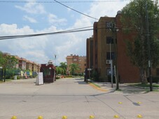 doomos. renta departamento en torres del lago, el rosario 2 recámaras sala de tv, muy bueno