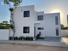 Casas en venta - 195m2 - 4 recámaras - Merida - $2,500,000