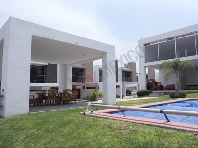 Casa con terreno excedente en San isidro Juriquilla