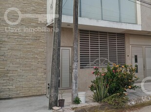 Doomos. Renta de casa en calle Alcatraces, entre calles Casuarinas y Jacarandas, Col. Fovissste, 3era Etapa, en Coatzacoalcos, Veracruz.
