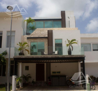 Casa En Venta En Arbolada Cancun / Codigo: Lchp4070