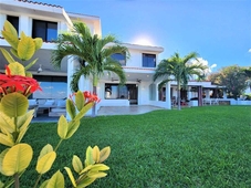 Casa en Renta, 3 Recámaras, Frente al Mar, 3 Niveles, Zona Hotelera, Cancún