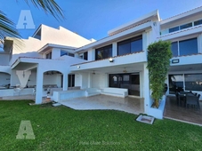 Casa en Renta, 5 Recámaras, Frente al Mar, 3 Niveles, Zona Hotelera, Cancún