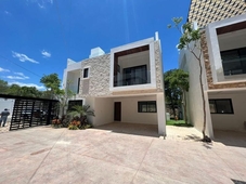 ¡¡RENTA!! Hermosa Casa en Privada con Amenidades en Temozón Mérida Yucatán.