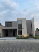 casa en venta con exclusivo diseño en residencial quetzalcóatl, recta a cholula - 4 recámaras - 245 m2