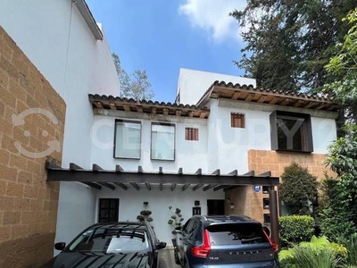 Casa en Venta con excelente Ubicación junto a V...