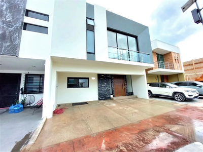 Venta Casa En Solares Coto Fontee Zapopan Con Roof Garden