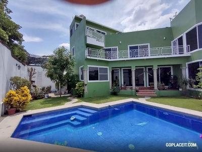 Bonita casa en renta en Colonia Granjas, Cuernavaca Morelos., Las Granjas - 16 recámaras - 6 baños