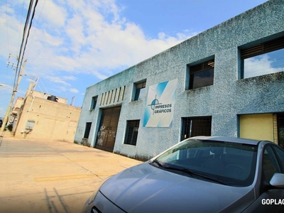 Casa, BODEGA Y/O NAVE INDUSTRIAL EN RENTA A 5 MINUTOS DE GALERÍAS LIVERPOOL, CERCA DE LA AUTOPISTA A CDMX - 375 m2