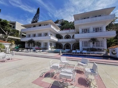 CASA DE 3 NIVELES EN ACAPULCO