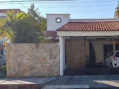 Casa de 3 recámaras, en Colonia Chuburna de Hidalgo (se vende sin muebles)