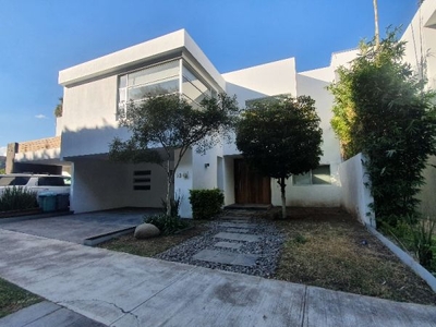 Casa en Venta en Olivos Residencial, al lado del Tec de Monterrey