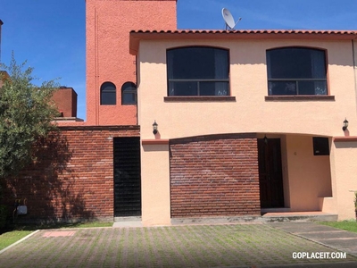 CASA EN RENTA EN CAMPESTRE DEL VALLE , METEPEC, Campestre Metepec - 2 baños