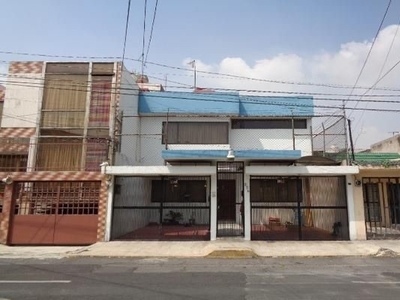 CASA EN RENTA EN ZACATENCO