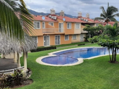 Casa en venta con alberca en Acapulco, a solo 10 minutos de Zona Diamante