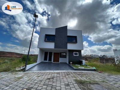 Casa en venta dentro de coto Argenta, Zapopan Norte,Vista al Bosque.