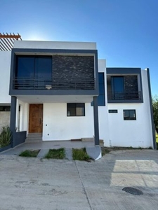 CASA EN VENTA NUEVA EN COTO SICOMORO FRACC. MADEIRAS II ZAPOPAN