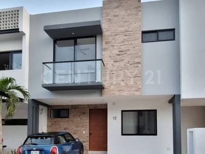 Casa nueva en venta 3 recamaras y alberca, Cancún, Residencial Arbolada