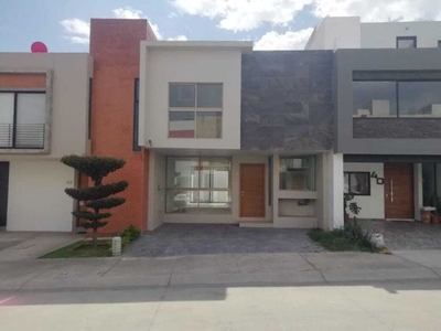 CASA NUEVA EN VENTA EN VALDEPEÑAS FRACCIONAMIENTO ALTAVISTA EN ZAPOPAN