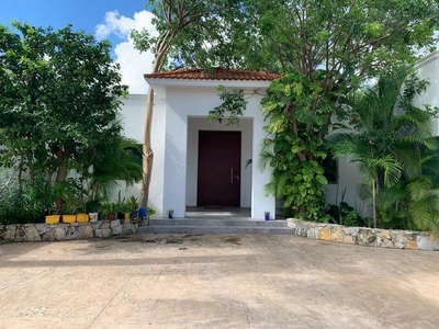 Casas en renta - 997m2 - 3 recámaras - Merida - $70,000