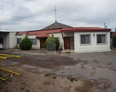 Casas en venta - 1310m2 - 4 recámaras - Aldama - $3,800,000