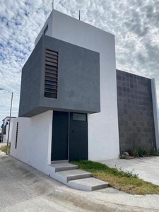 Casas en venta - 140m2 - 4 recámaras - Mexquitic de Carmona - $2,900,000