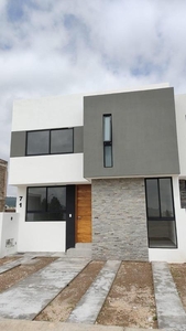 Casas en venta - 140m2 - 4 recámaras - Tlajomulco de Zúñiga - $3,390,000