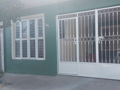 Casas en venta - 211m2 - 3 recámaras - Huentitán El Bajo - $2,420,000