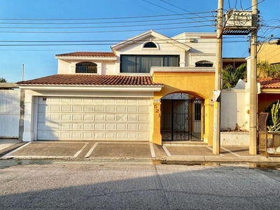 CASA EN VENTA VILLA UNIVERSIDAD