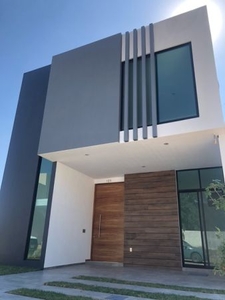 Hermosa casa en preventa ubicada dentro de coto exclusivo de Valle Imperial