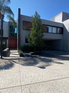 Lujosa Residencia renovada en Villa Palmas